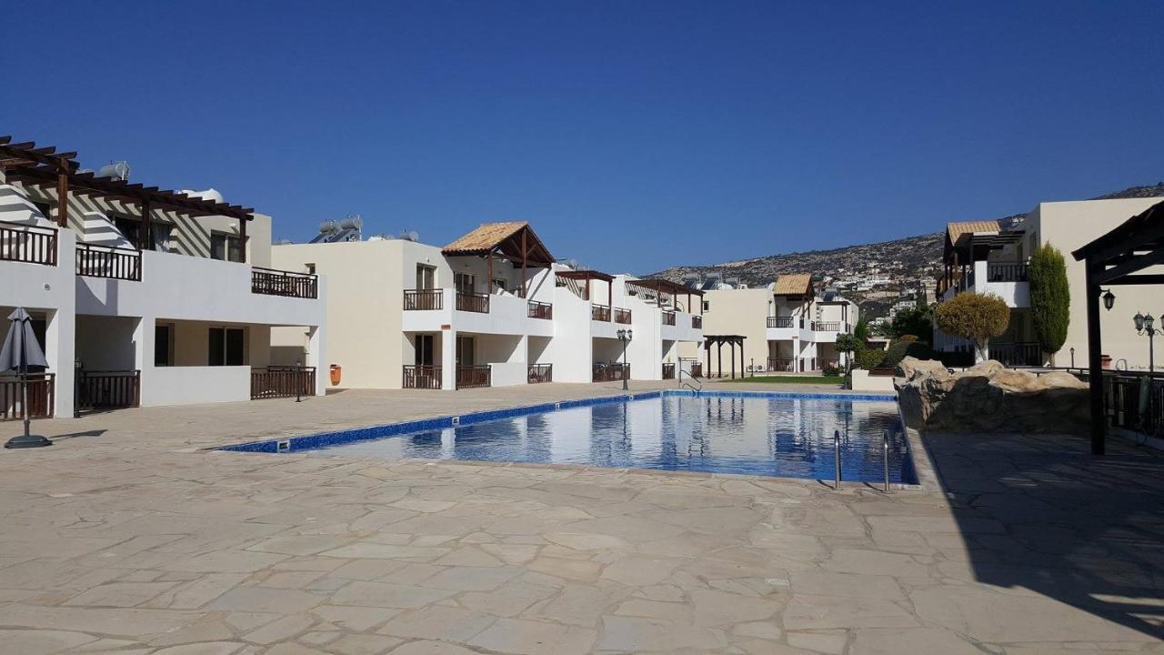 Pleasantly Furnished Apartment B201 With Large Terrace, Wi-Fi & Android Tv Peyia Luaran gambar