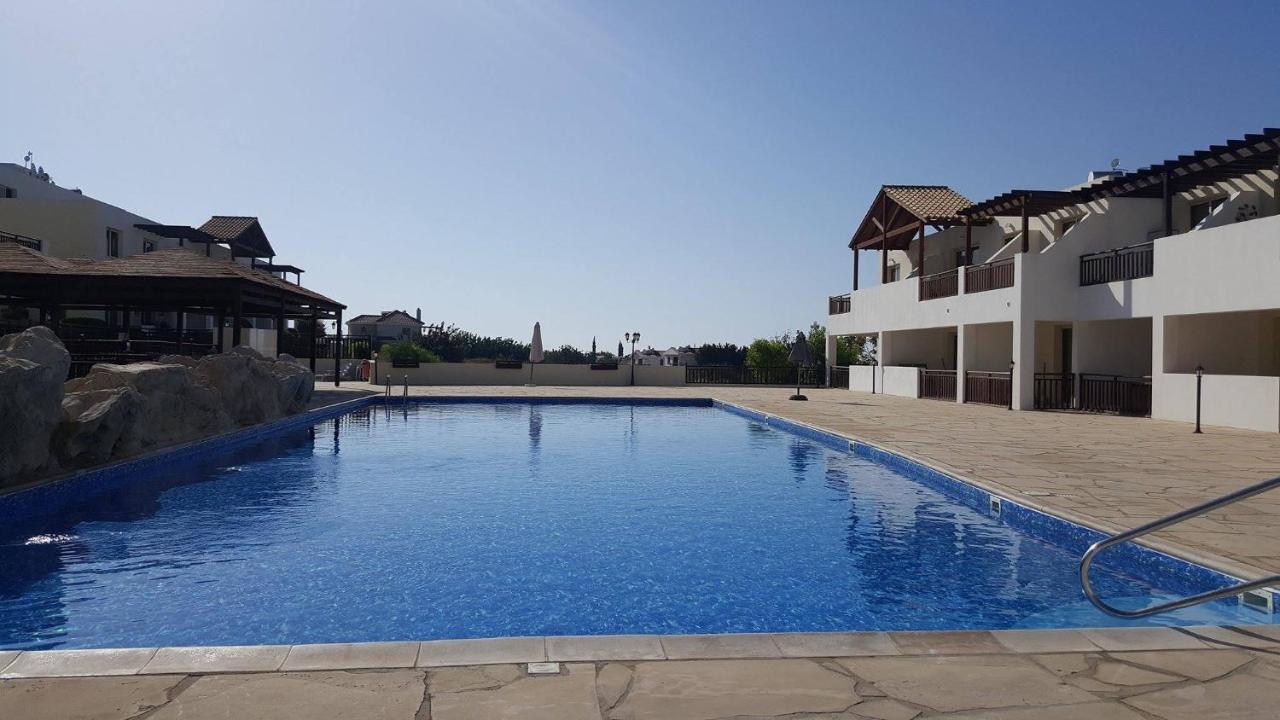 Pleasantly Furnished Apartment B201 With Large Terrace, Wi-Fi & Android Tv Peyia Luaran gambar