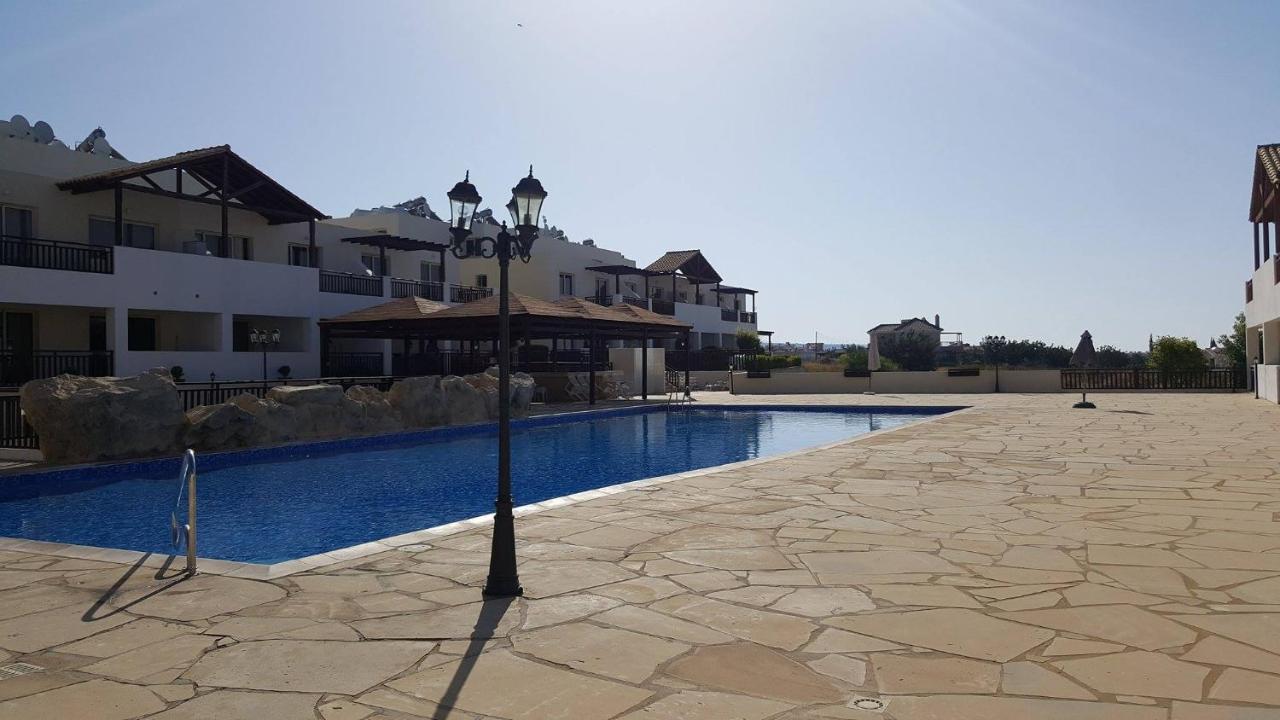 Pleasantly Furnished Apartment B201 With Large Terrace, Wi-Fi & Android Tv Peyia Luaran gambar